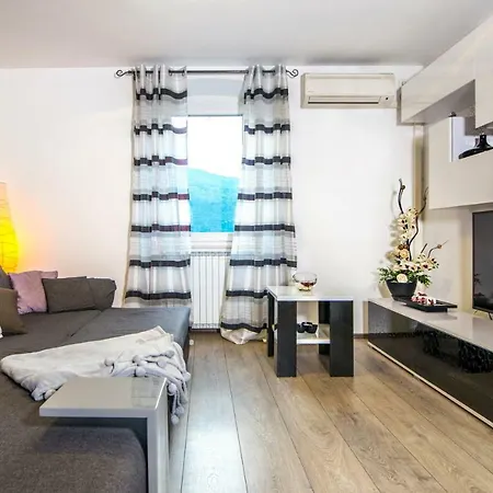 Carli Apartmán